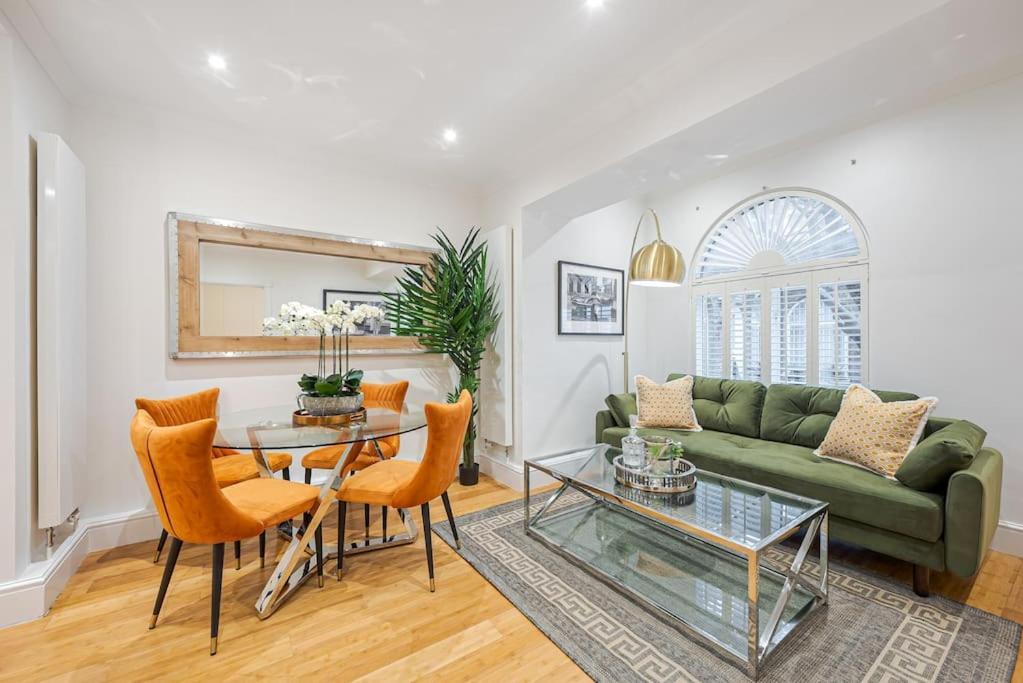 Chic Belgravia Hideaway With Private Patio 10 Mins To Harrods Londra Exterior foto