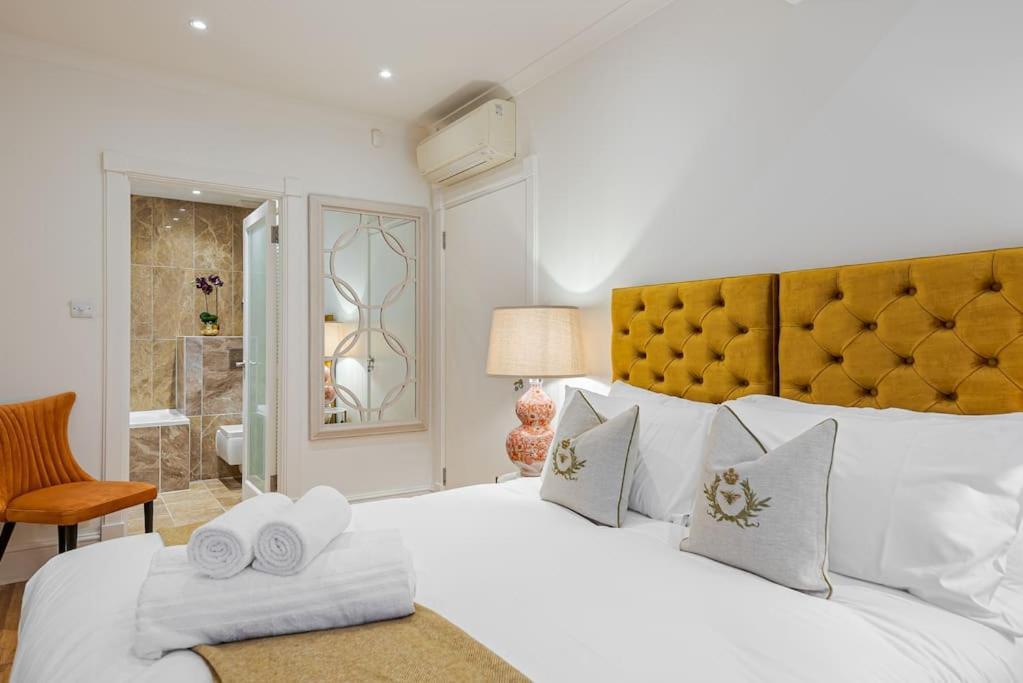 Chic Belgravia Hideaway With Private Patio 10 Mins To Harrods Londra Exterior foto