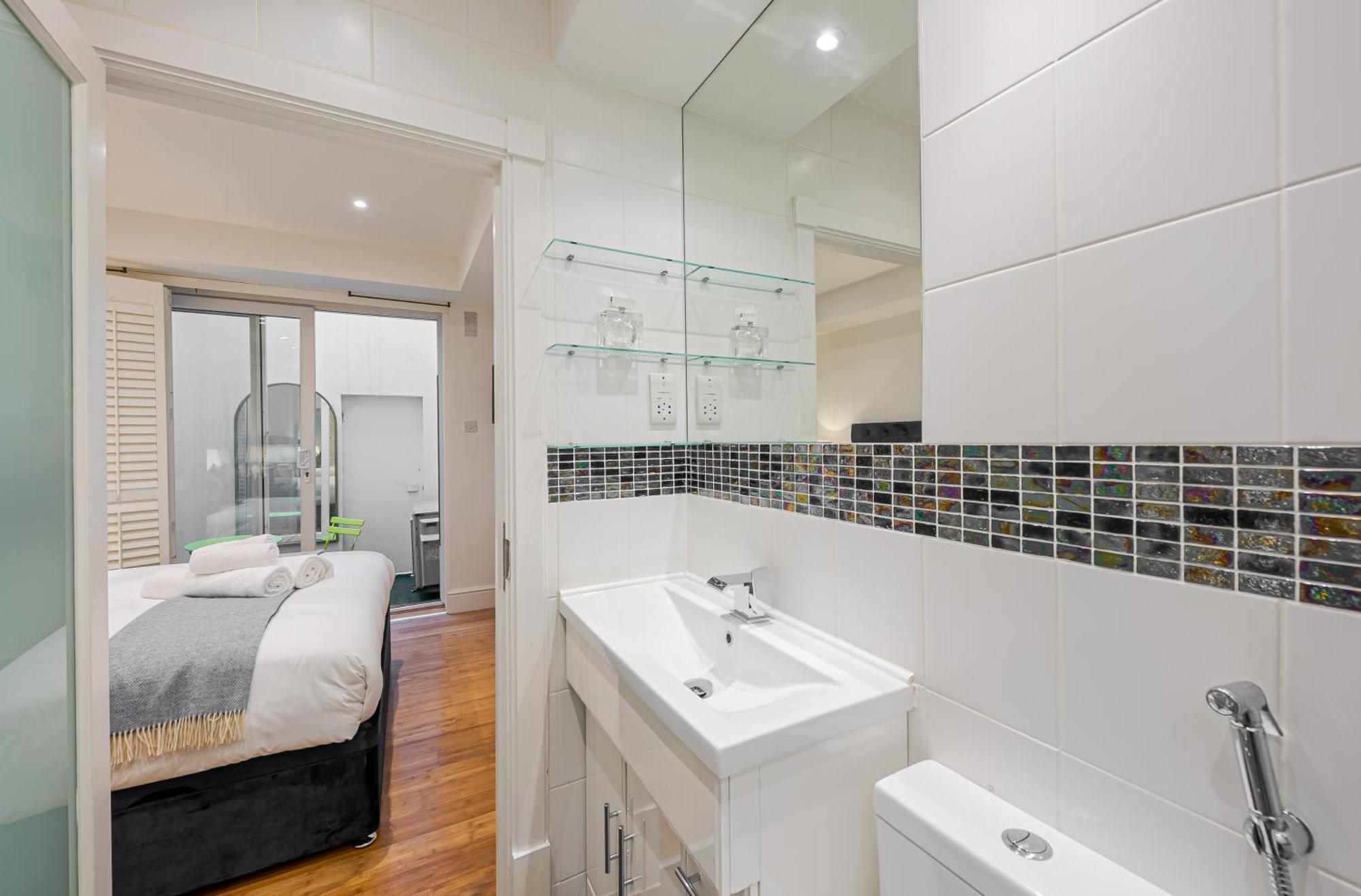 Chic Belgravia Hideaway With Private Patio 10 Mins To Harrods Londra Exterior foto