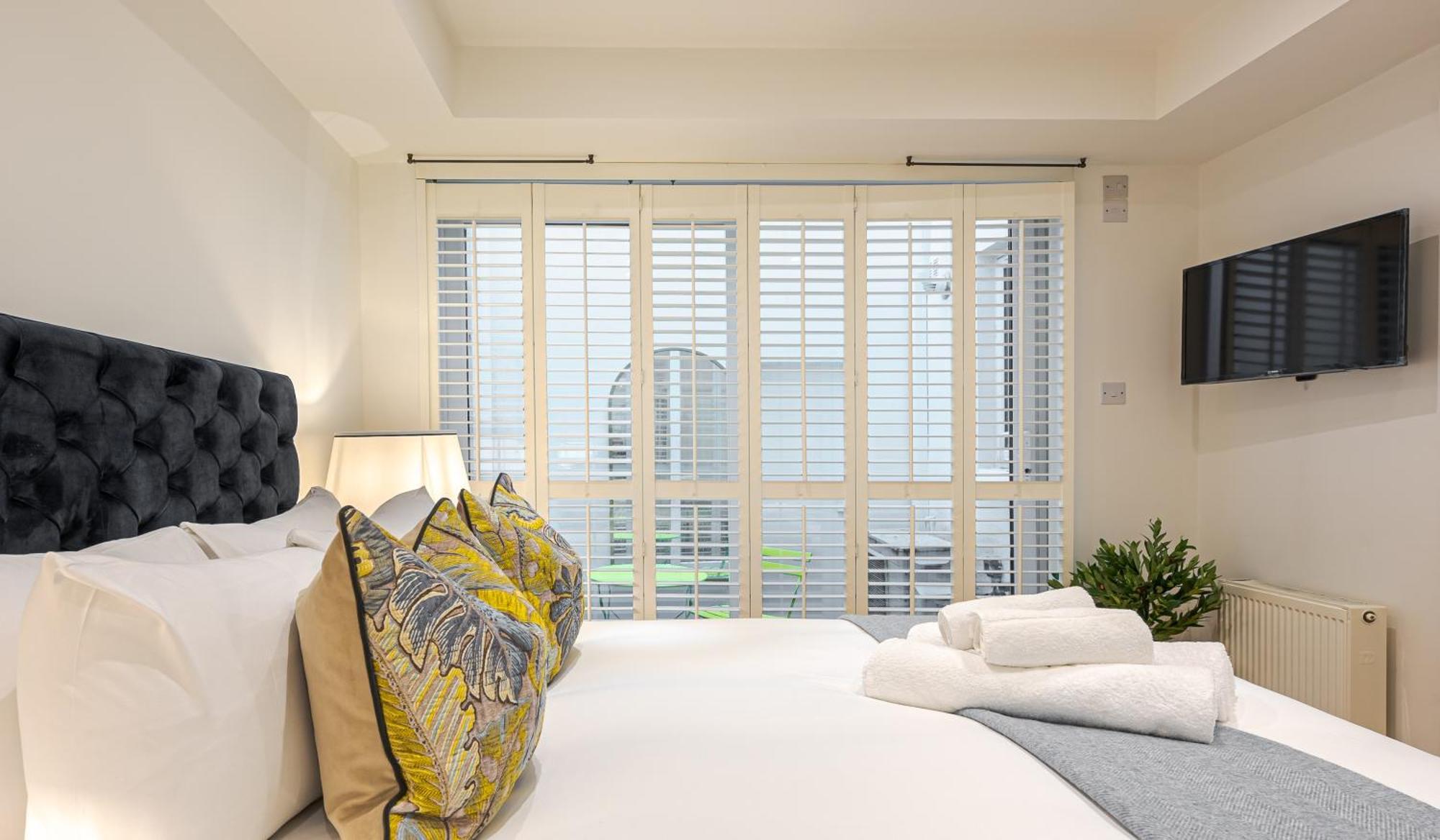 Chic Belgravia Hideaway With Private Patio 10 Mins To Harrods Londra Exterior foto
