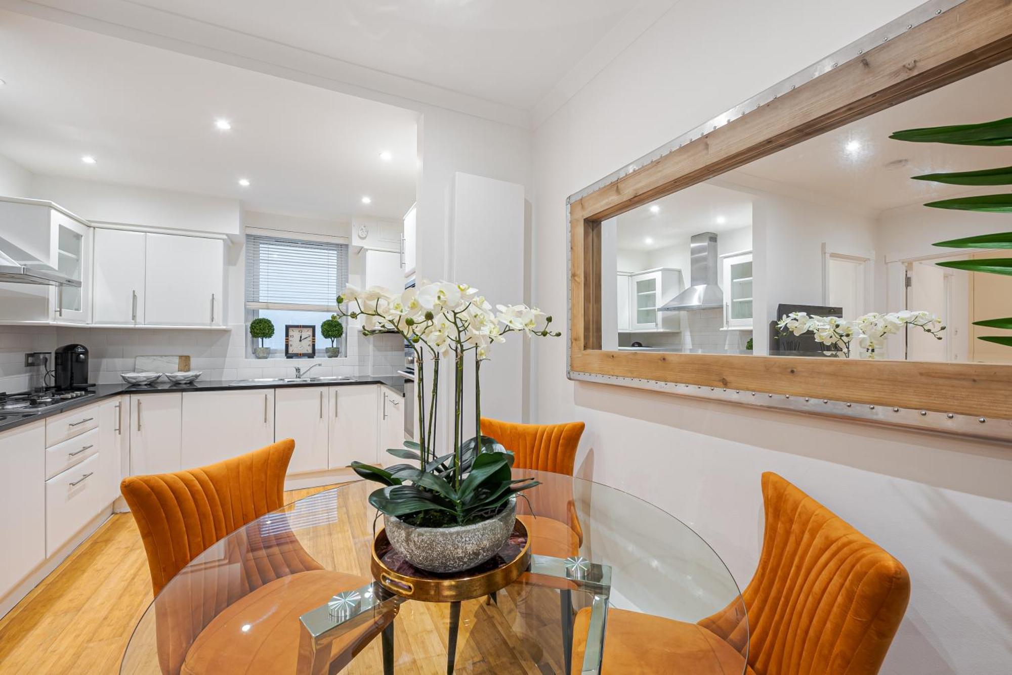 Chic Belgravia Hideaway With Private Patio 10 Mins To Harrods Londra Exterior foto